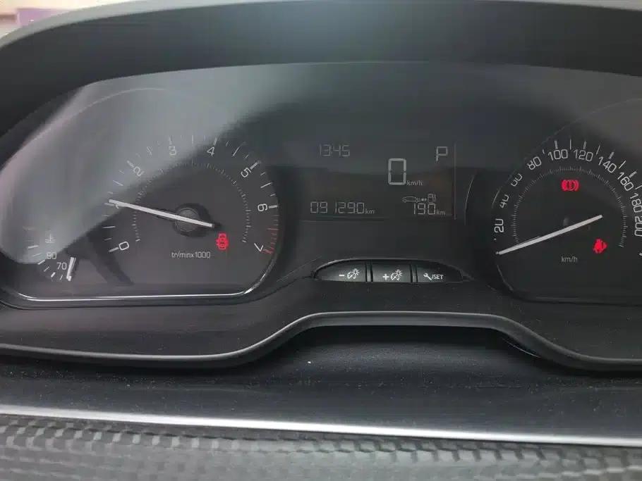 Peugeot 2008 2014 Model 1.6L Automatic Trend Edition — миниатюра 14