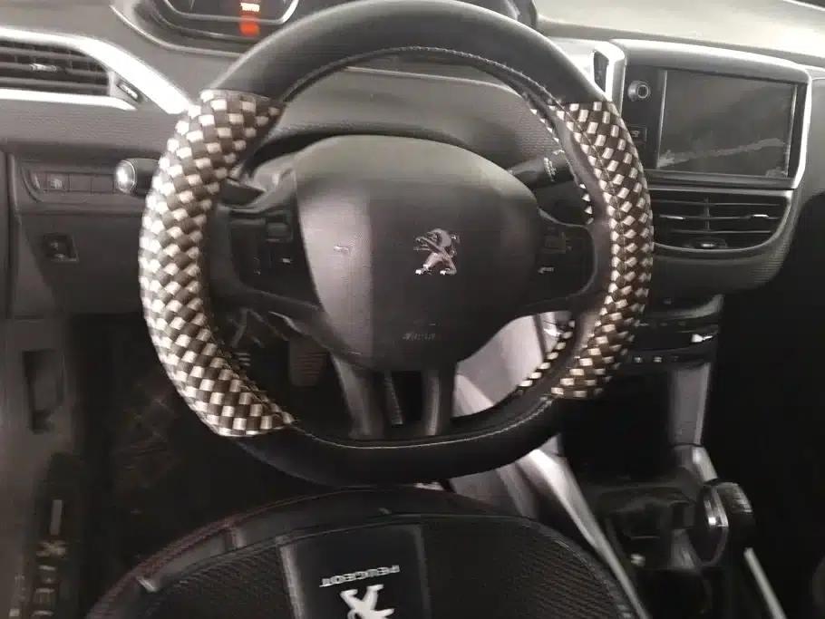 Peugeot 2008 2014 1.6L Manual Premium Edition — миниатюра 15