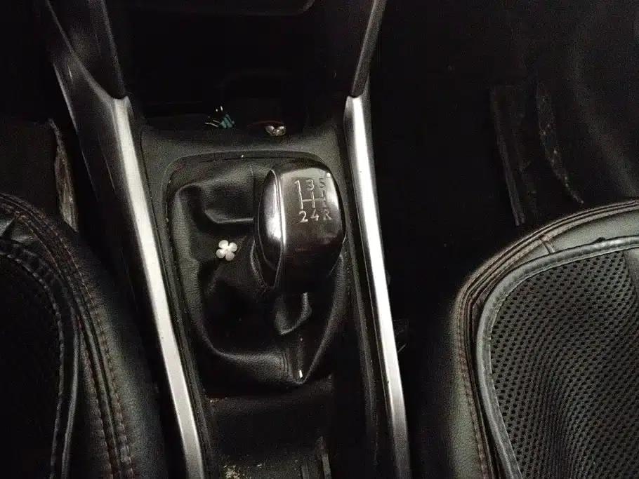 Peugeot 2008 2014 1.6L Manual Premium Edition — миниатюра 16