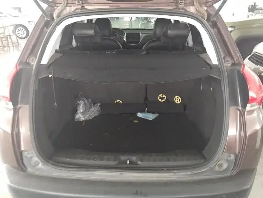 Peugeot 2008 2014 1.6L Manual Premium Edition — миниатюра 4