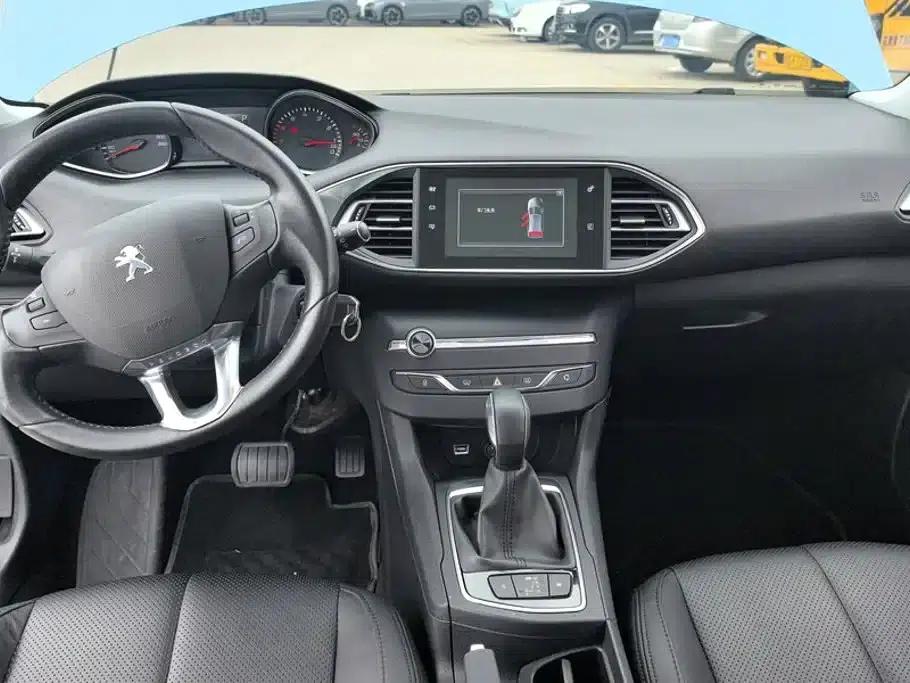Peugeot 308S 2015 1.2T Automatic Sporty Edition — миниатюра 12
