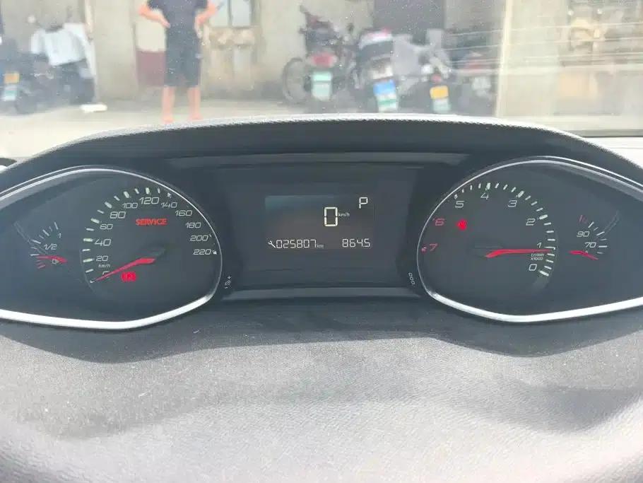 Peugeot 308S 2015 1.2T Automatic Sporty Edition — миниатюра 14