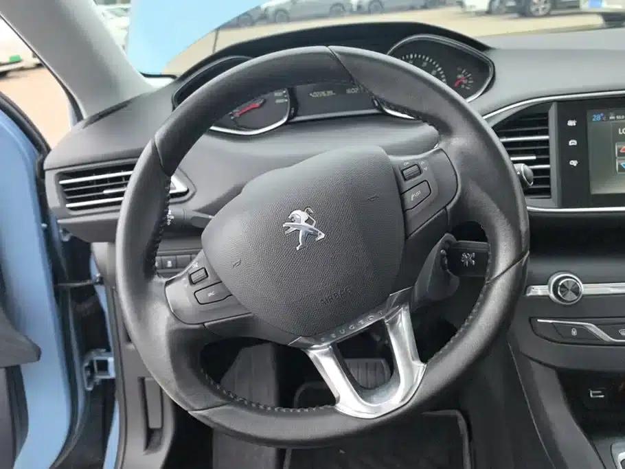 Peugeot 308S 2015 1.2T Automatic Sporty Edition — миниатюра 15