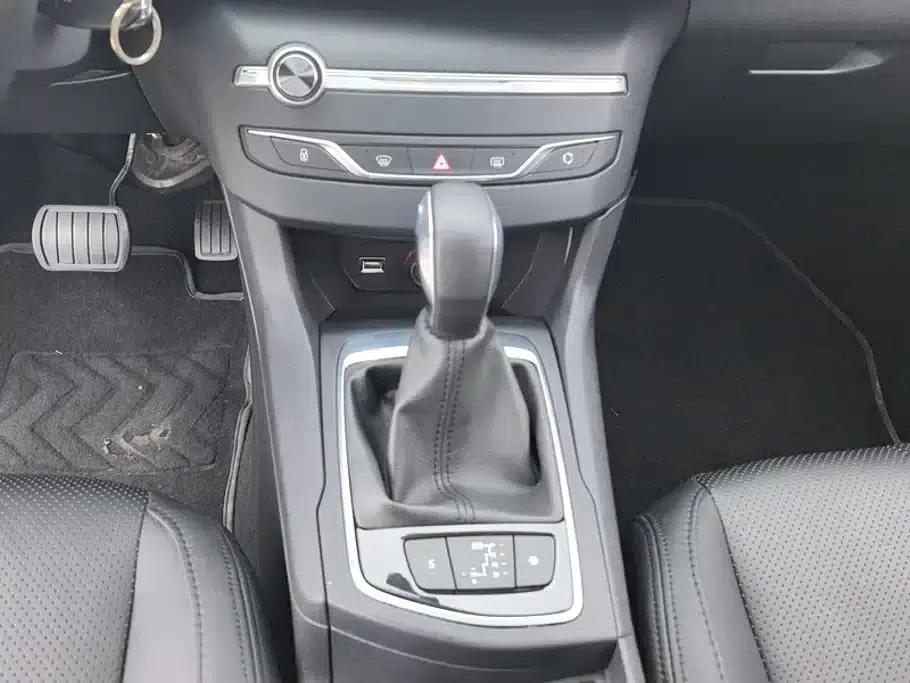 Peugeot 308S 2015 1.2T Automatic Sporty Edition — миниатюра 16