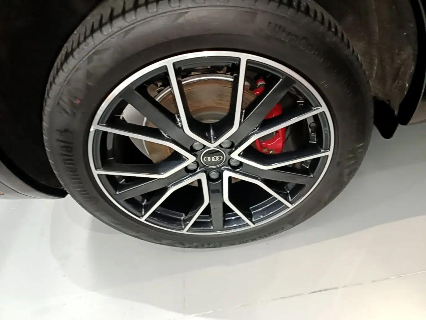 Audi Q5L 2024 45 TFSI Luxury Dynamic Model — миниатюра 11