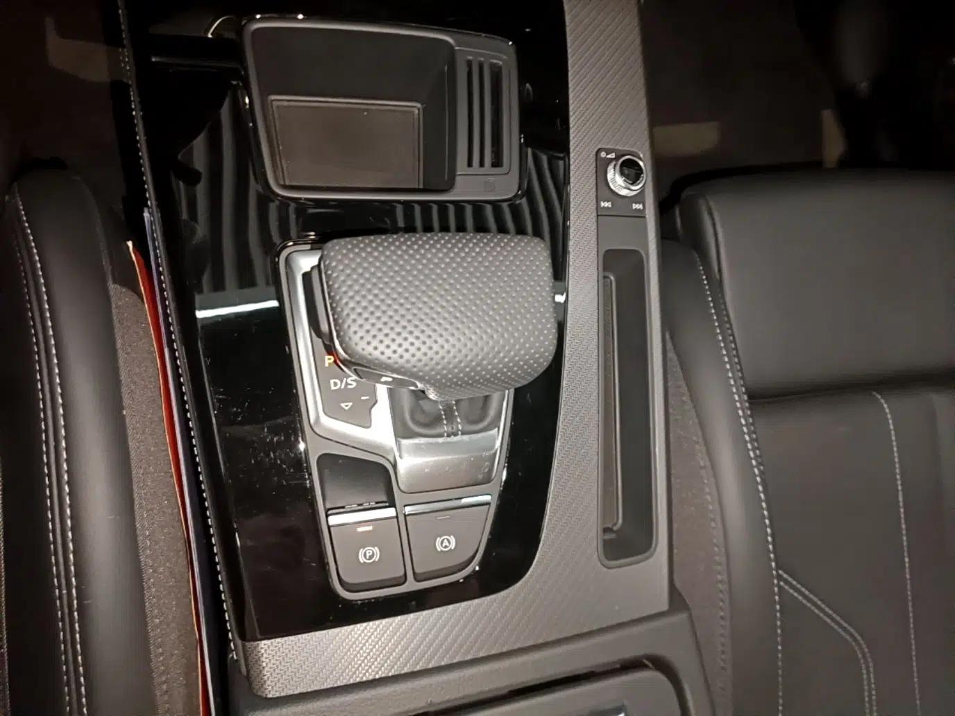 Audi Q5L 2024 45 TFSI Luxury Dynamic Model — миниатюра 16