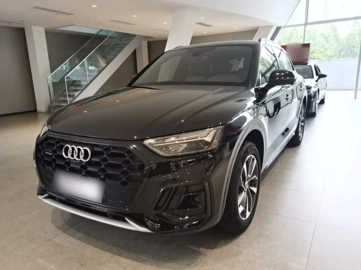 Audi Q5L 2023 40T Luxury Dynamic Model — миниатюра 1
