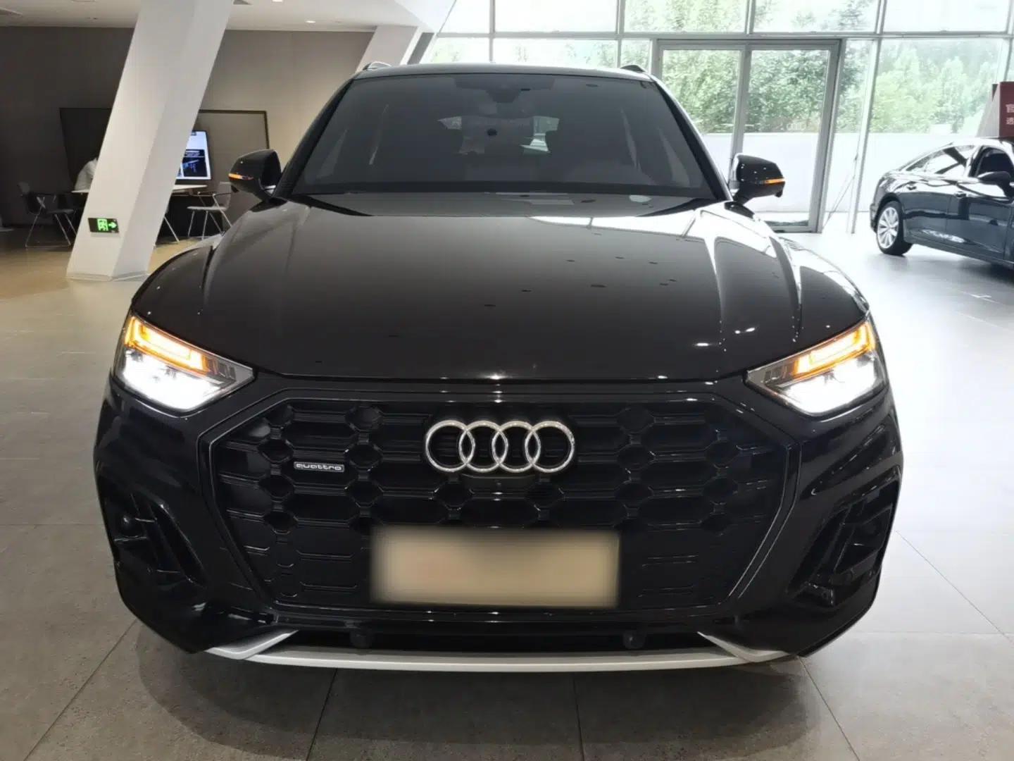 Audi Q5L 2023 40T Luxury Dynamic Model — миниатюра 2
