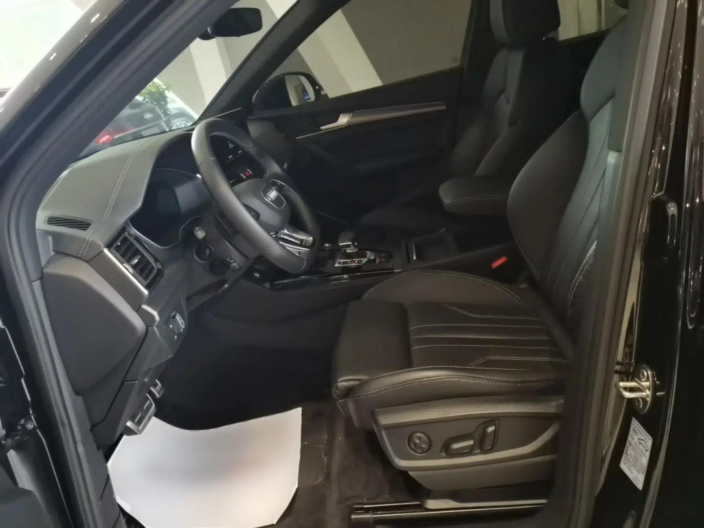 Audi Q5L 2023 40T Luxury Dynamic Model — миниатюра 17