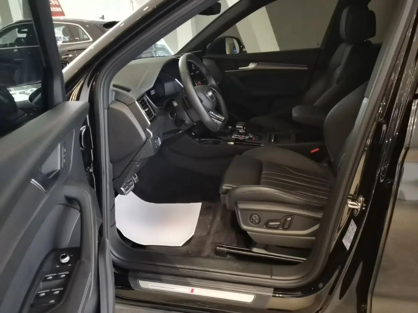 Audi Q5L 2023 40T Luxury Dynamic Model — миниатюра 18