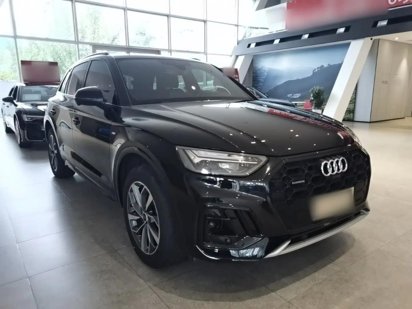 Audi Q5L 2023 40T Luxury Dynamic Model — миниатюра 3
