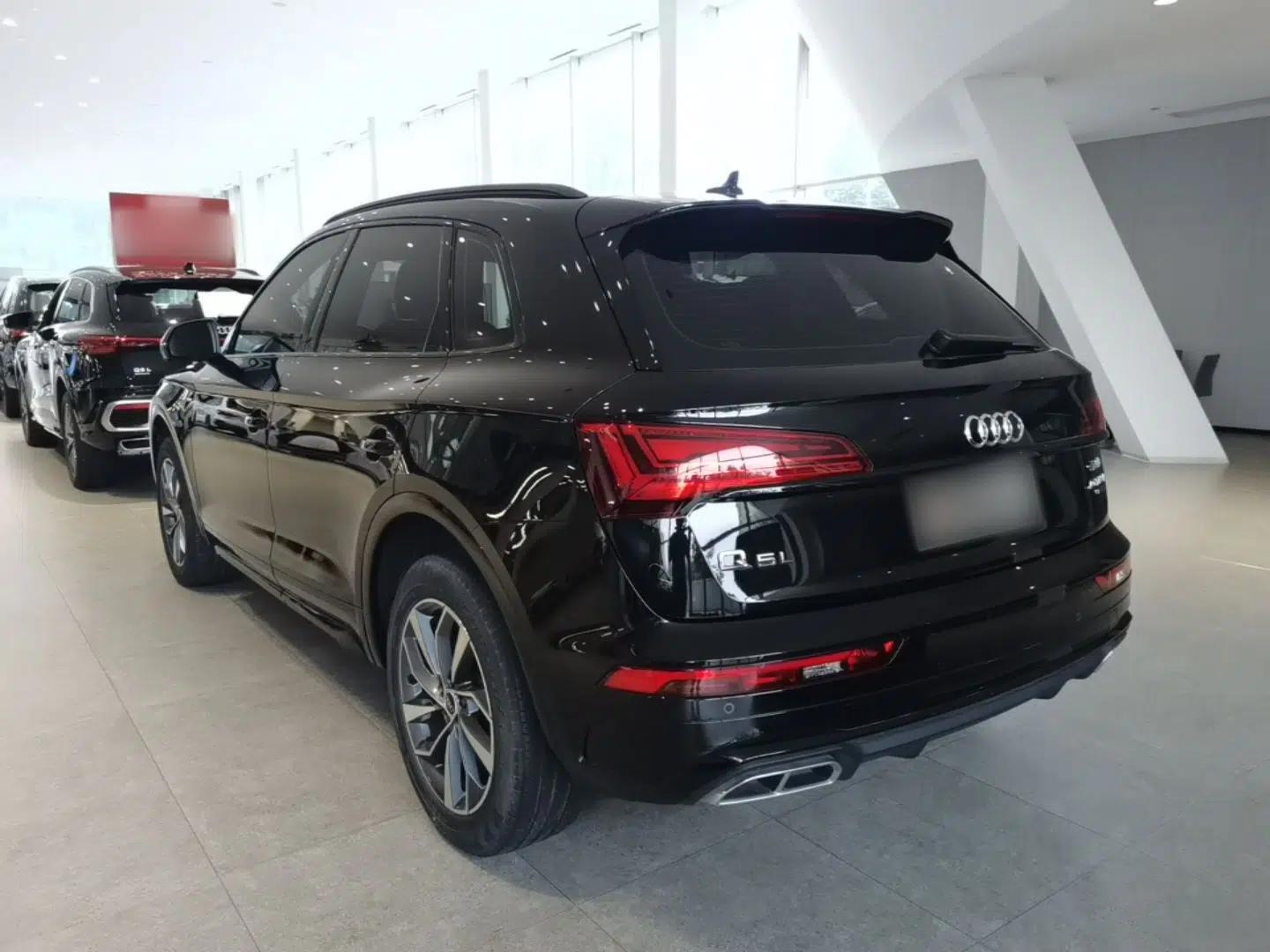 Audi Q5L 2023 40T Luxury Dynamic Model — миниатюра 4