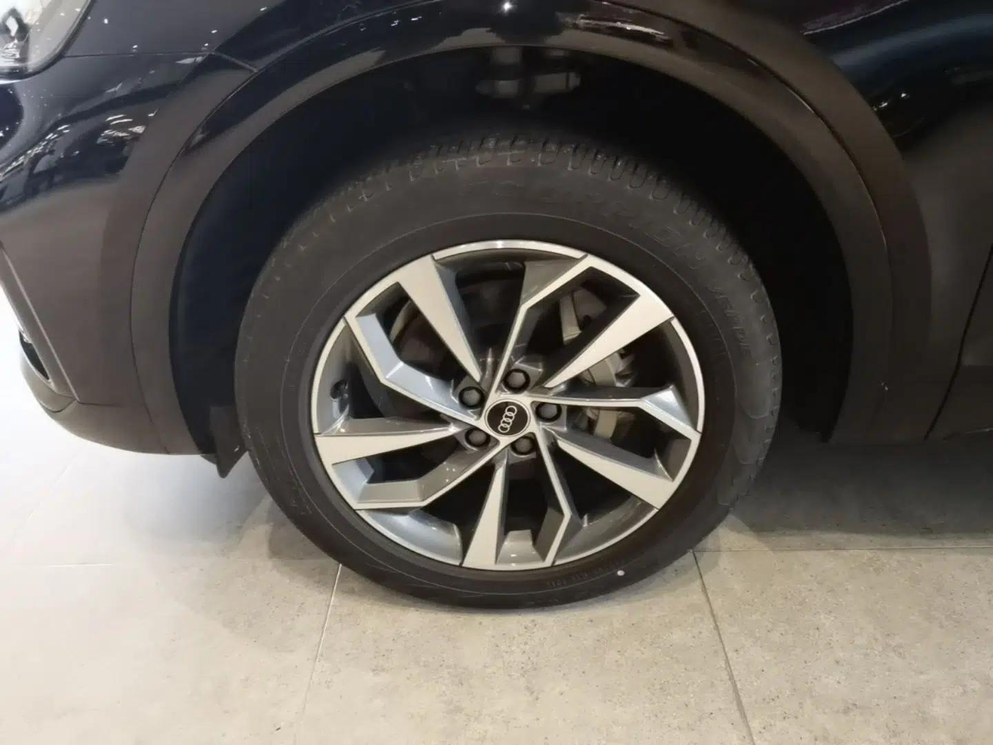 Audi Q5L 2023 40T Luxury Dynamic Model — миниатюра 10