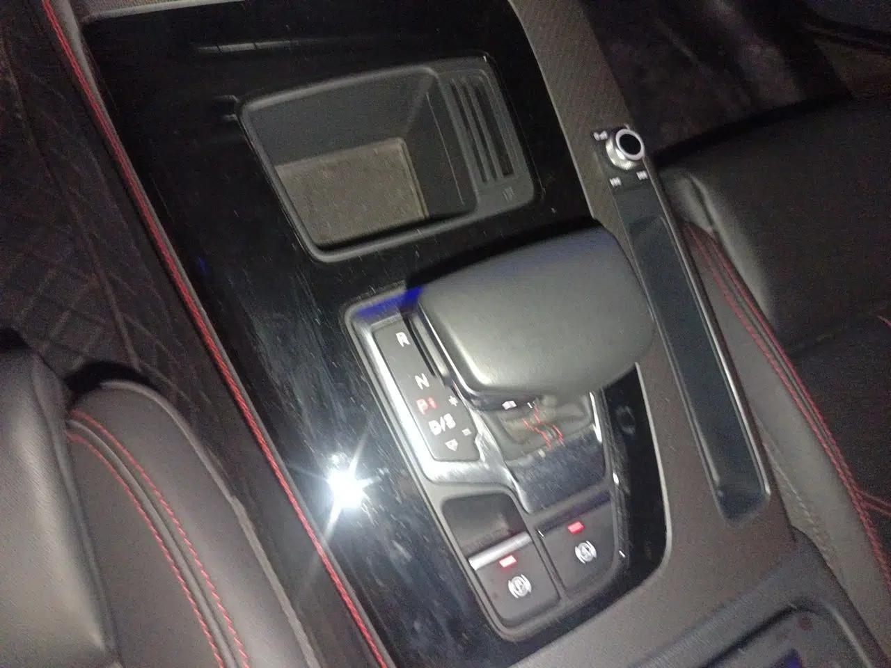 Audi Q5L 2022 40T Luxury Dynamic Model — миниатюра 14