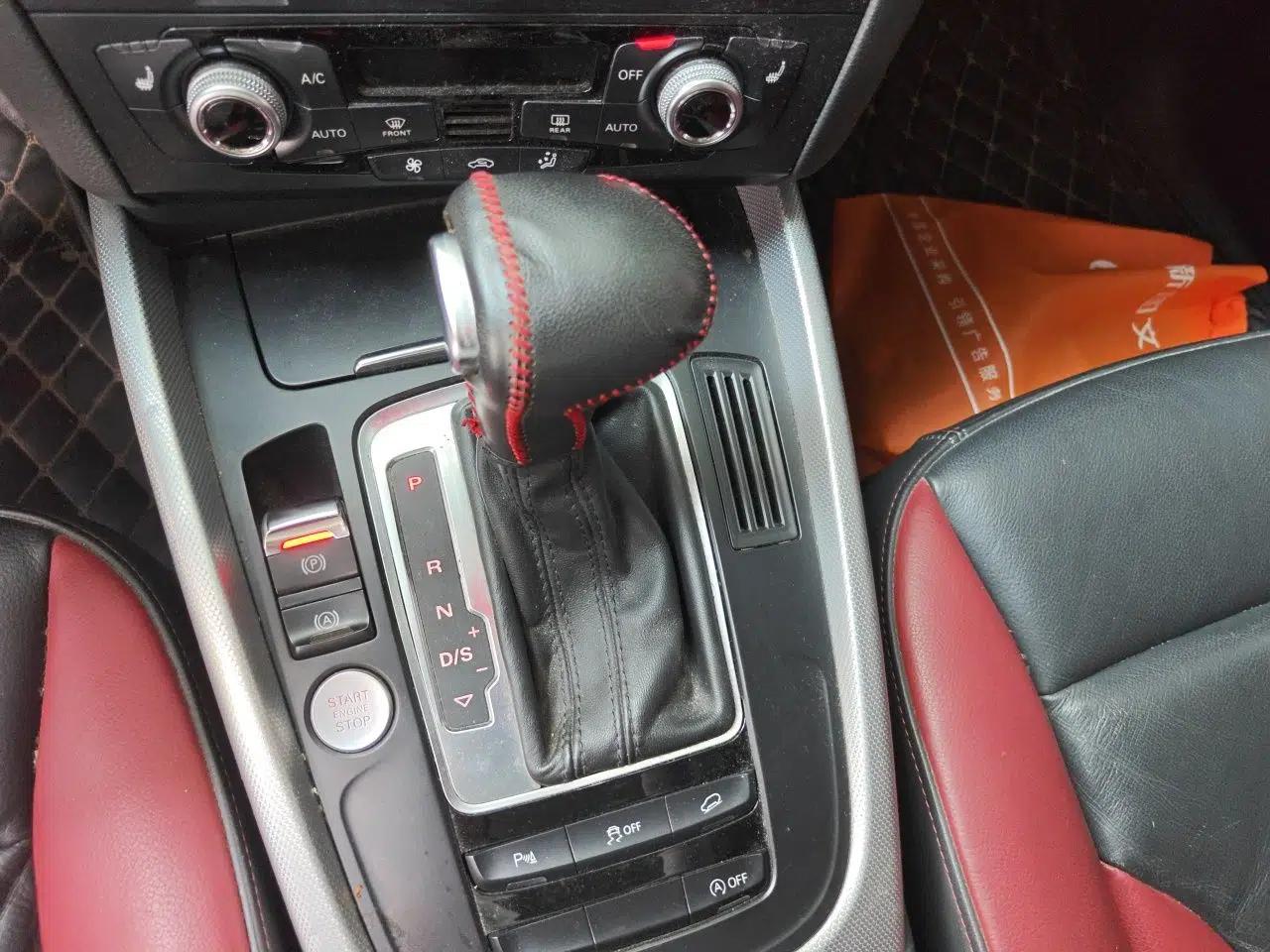 Audi Q5 2018 Collector's Edition 40 TFSI Technology Model — миниатюра 11