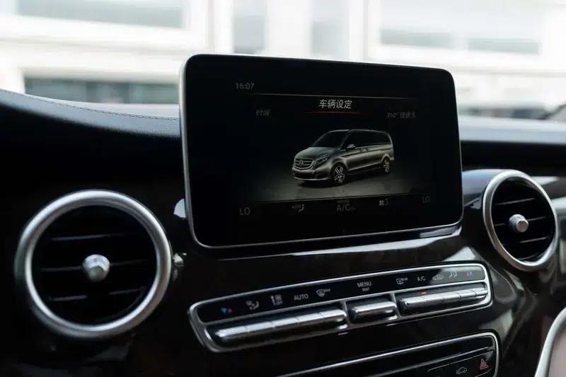 Mercedes-Benz V-Class 2018 V 260 L Premium Extended Edition (China VI Emission Standard) — миниатюра 7