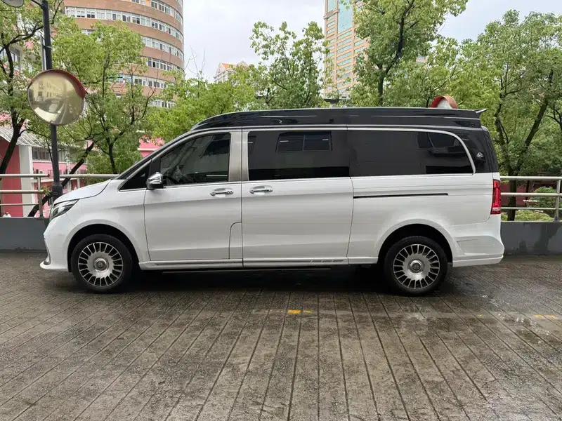 2021 Mercedes-Benz V-Class 2.0L Automatic Front-Wheel Drive 7-Seater Factory Custom Edition — миниатюра 3