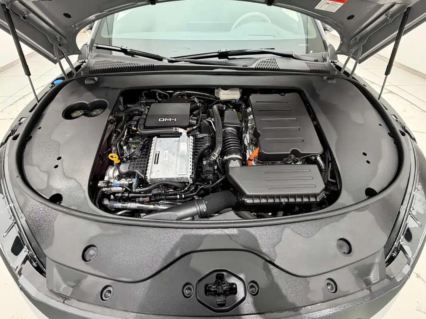 Han 2025 DM-i Intelligent Driving Edition Flagship Model with 125KM LiDAR — миниатюра 18
