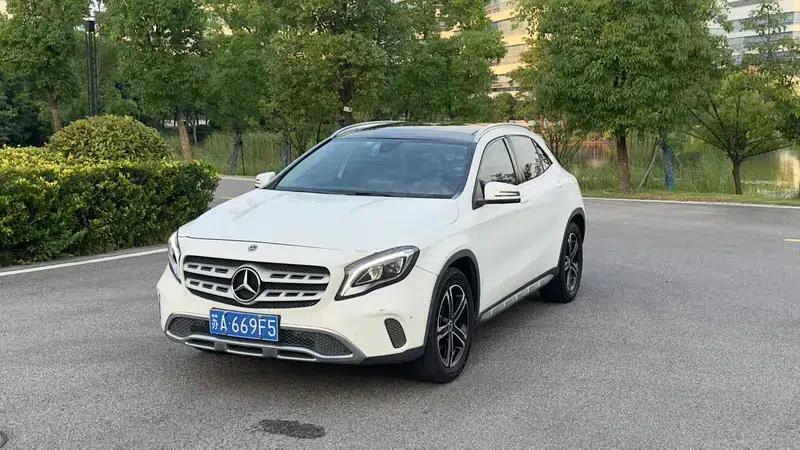 2018 Mercedes-Benz GLA 200 Fashion Edition — миниатюра 1