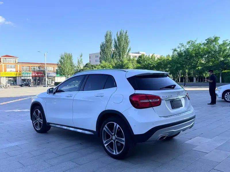 2015 Mercedes-Benz GLA 220 4MATIC Luxury — миниатюра 4