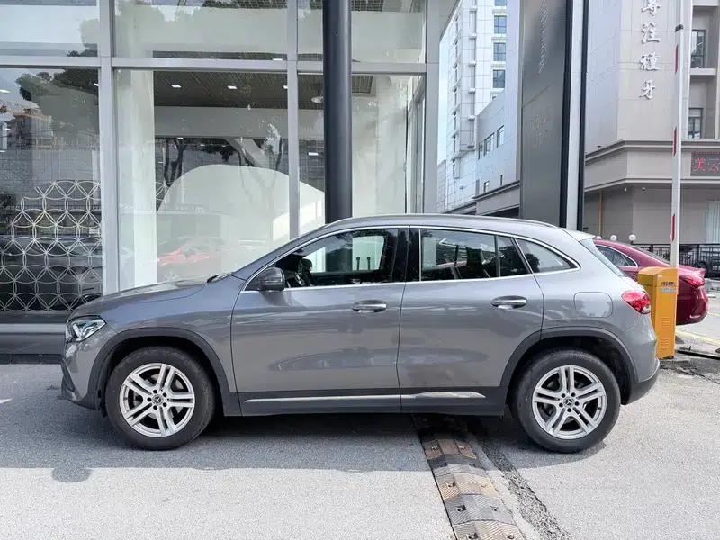 2023 Mercedes-Benz GLA 200 — миниатюра 3