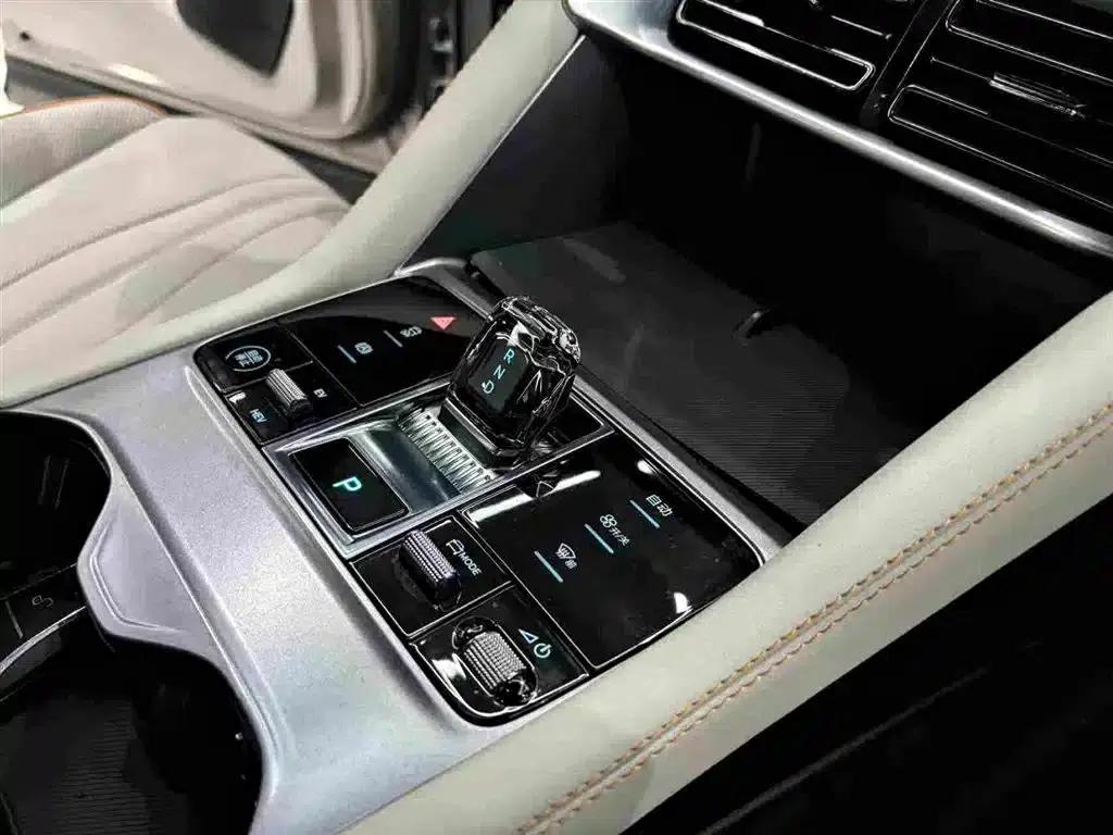 Song PLUS New Energy 2024 Glory Edition DM-i 110km Flagship PLUS — миниатюра 16