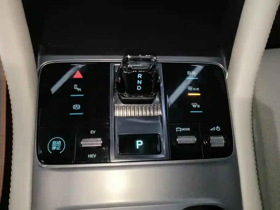 Song PLUS New Energy 2024 Glory Edition DM-i 150km Flagship PLUS — миниатюра 16