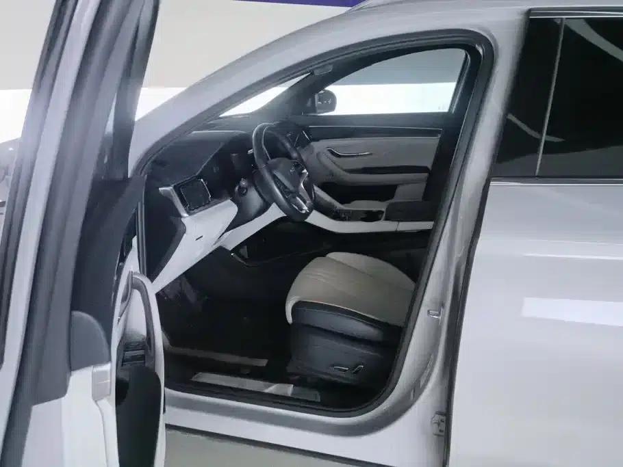 Song PLUS New Energy 2024 Glory Edition DM-i 150km Flagship PLUS — миниатюра 9