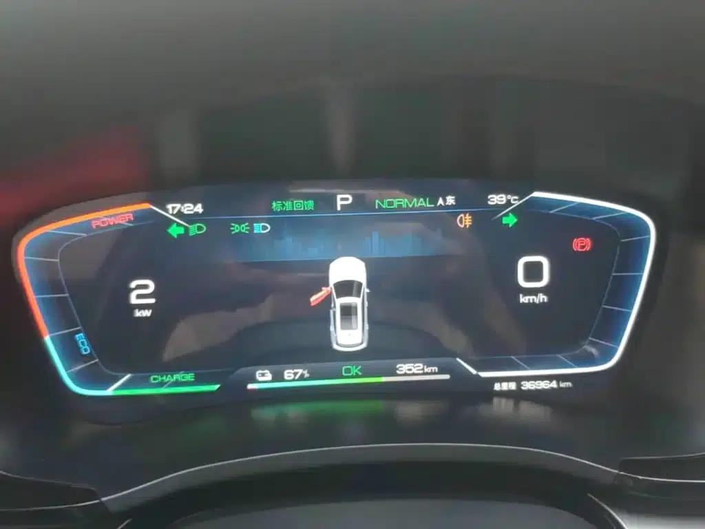 Song PLUS New Energy 2024 Glory Edition EV 520km Premium Model — миниатюра 12