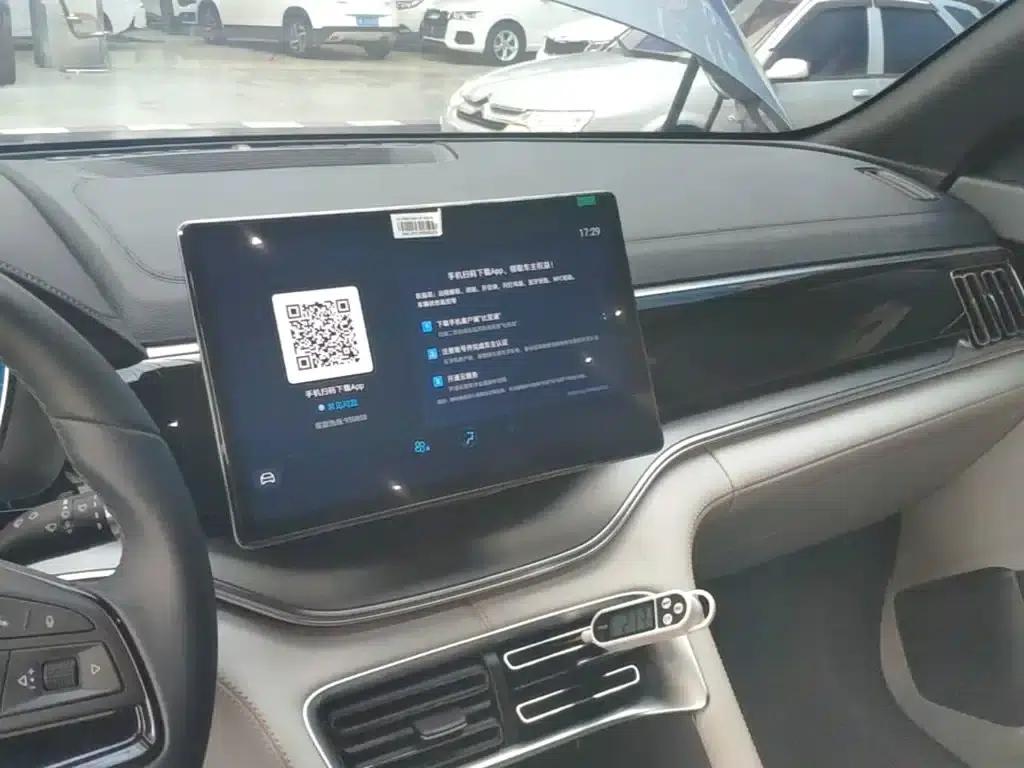 Song PLUS New Energy 2024 Glory Edition EV 520km Premium Model — миниатюра 13