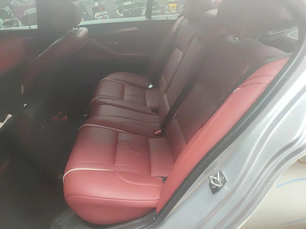 BMW 5 Series 2011 523Li Leading Model — миниатюра 17