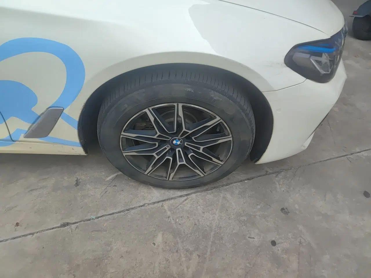 BMW 5 Series 2011 523Li Leading Model — миниатюра 8
