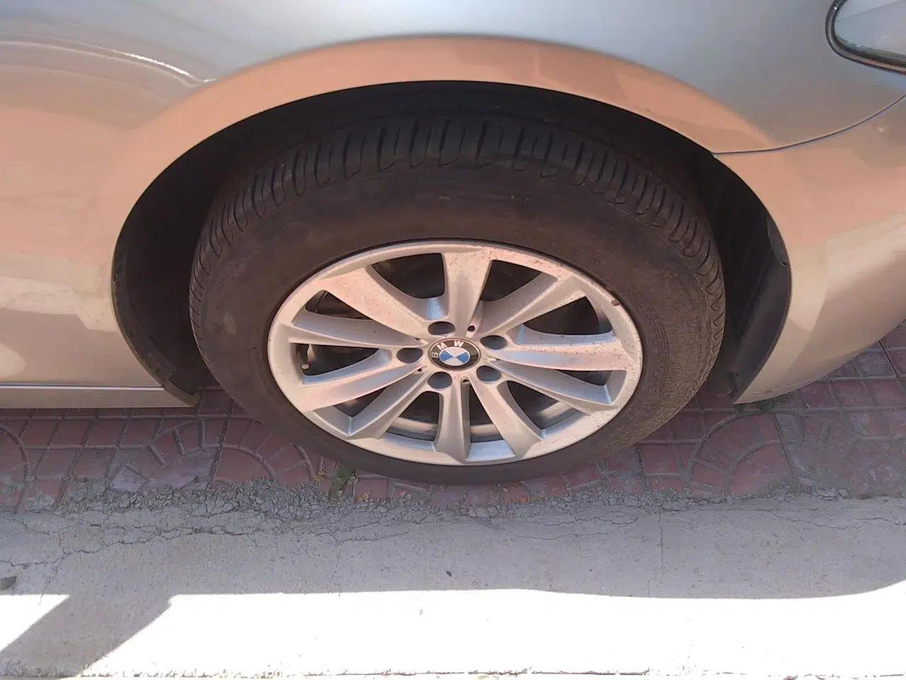 BMW 5 Series 2012 523Li Luxury Model — миниатюра 8
