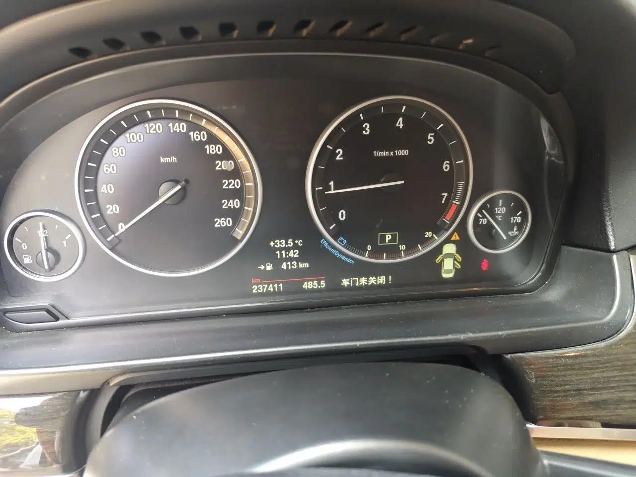 BMW 5 Series 2014 525Li Leading Model — миниатюра 11