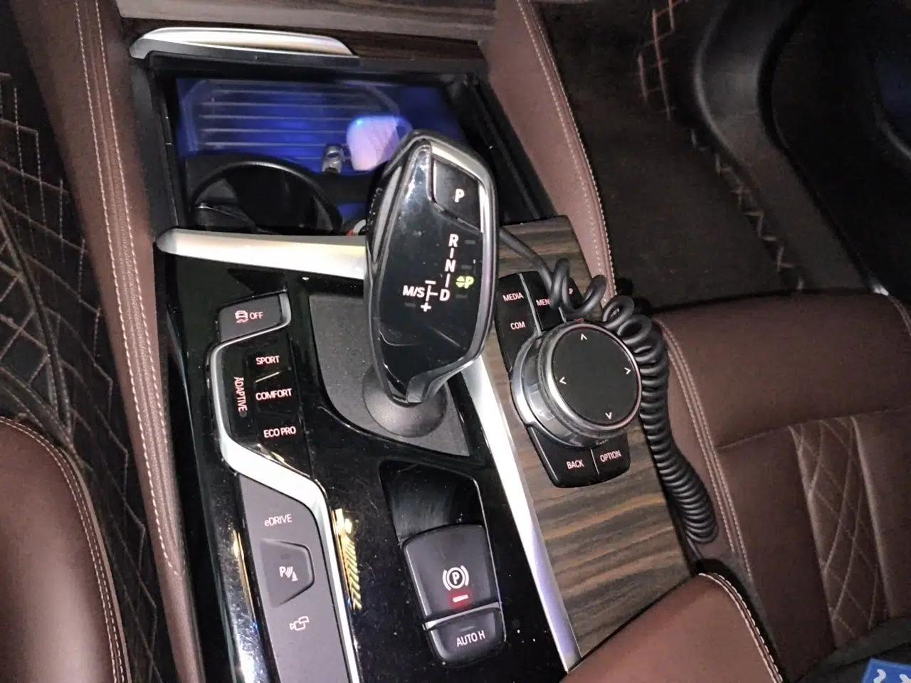 BMW 5 Series New Energy 2019 530Le Luxury Package — миниатюра 14