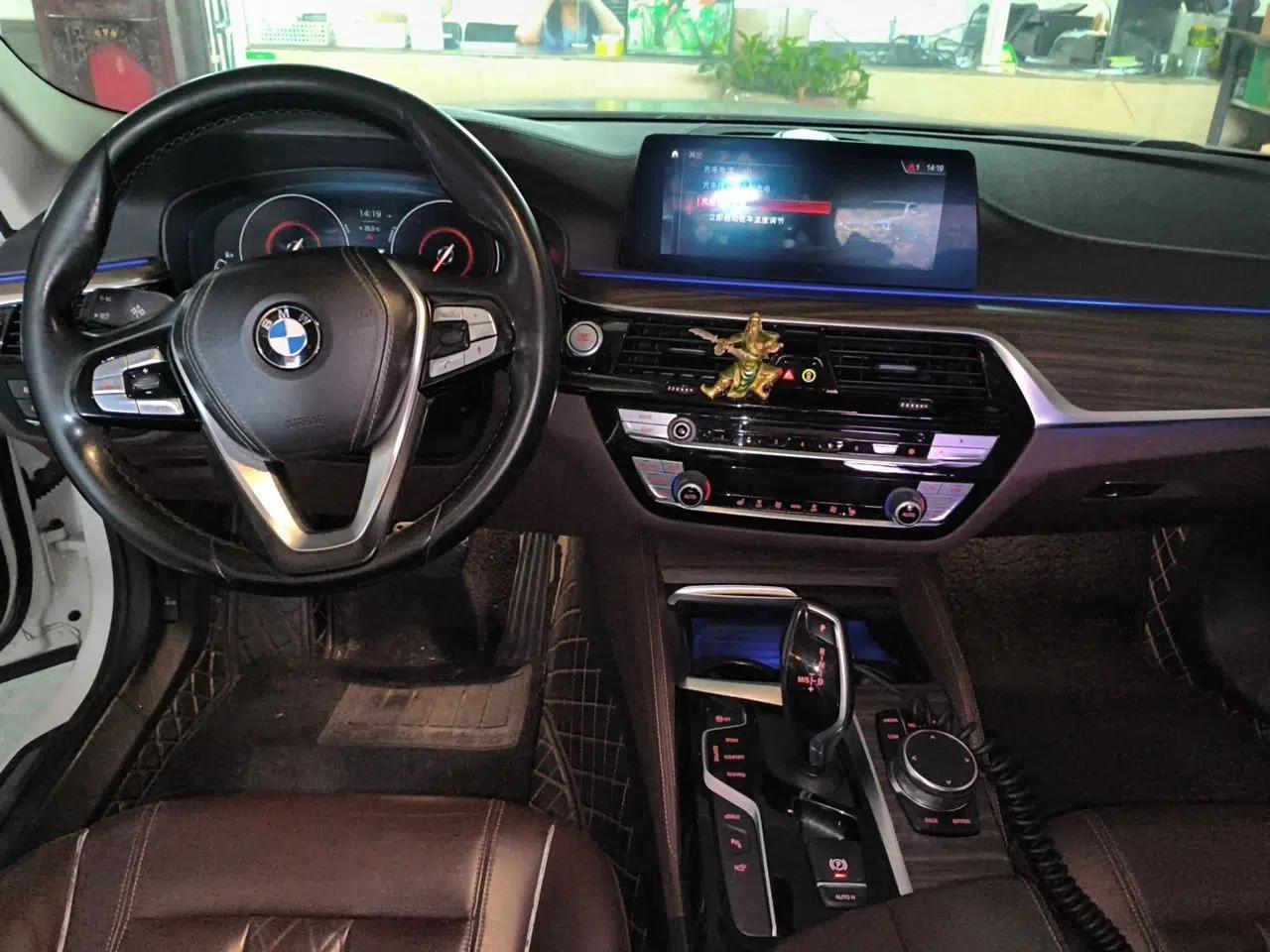 BMW 5 Series New Energy 2019 530Le Luxury Package — миниатюра 9