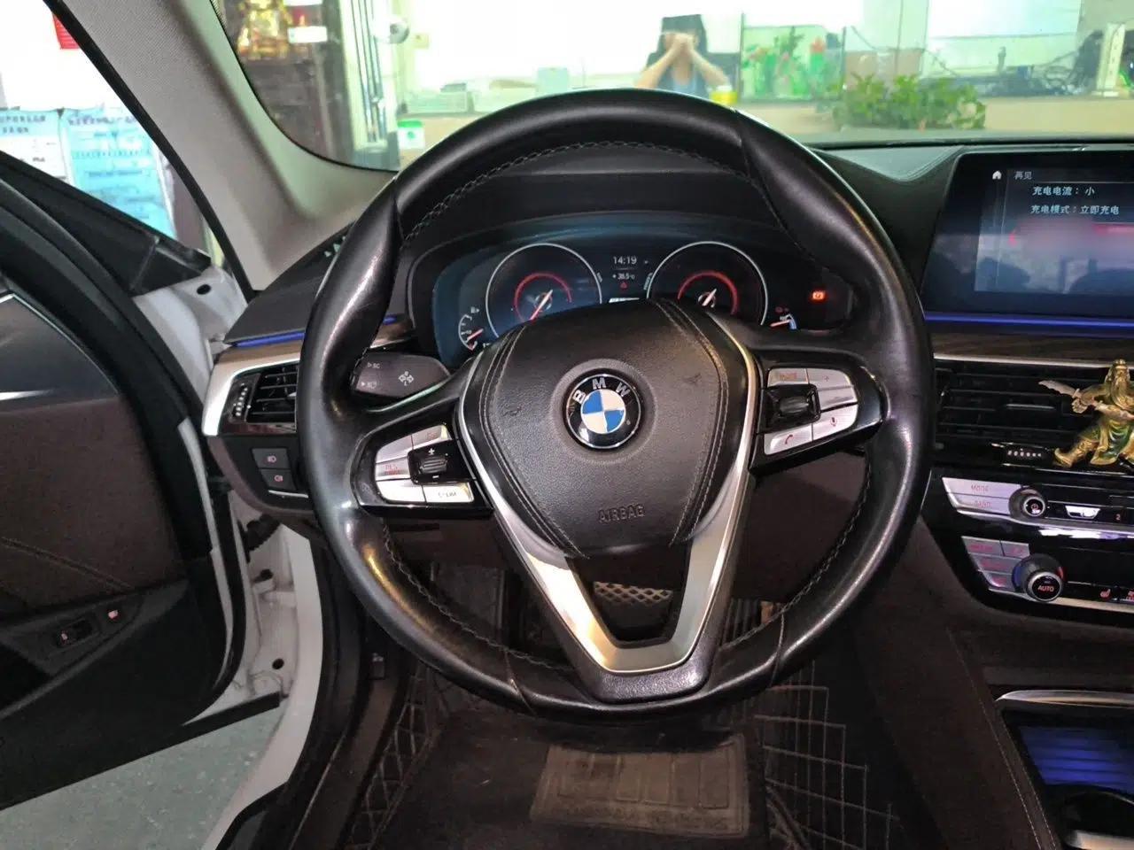 BMW 5 Series New Energy 2019 530Le Luxury Package — миниатюра 10