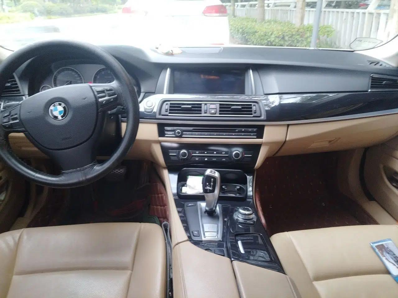 BMW 5 Series 2011 520Li Elegant Model — миниатюра 9