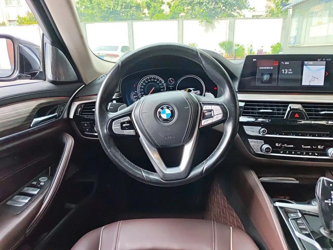 BMW 5 Series 2018 Revised Version 530Li Leading Edition Luxury Package — миниатюра 10