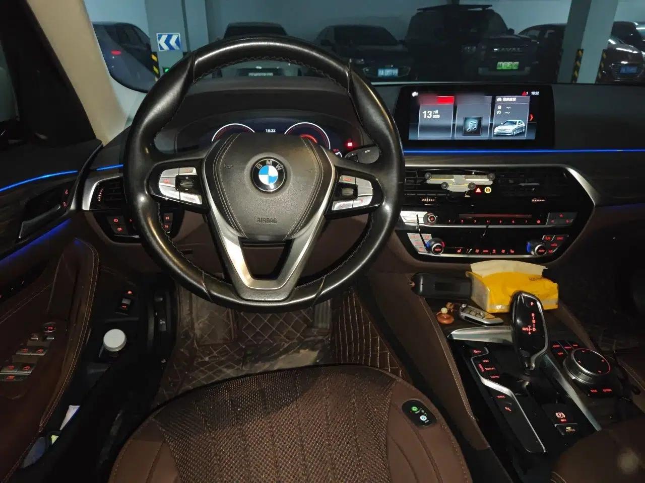 BMW 5 Series New Energy 2019 530Le Luxury Package — миниатюра 10
