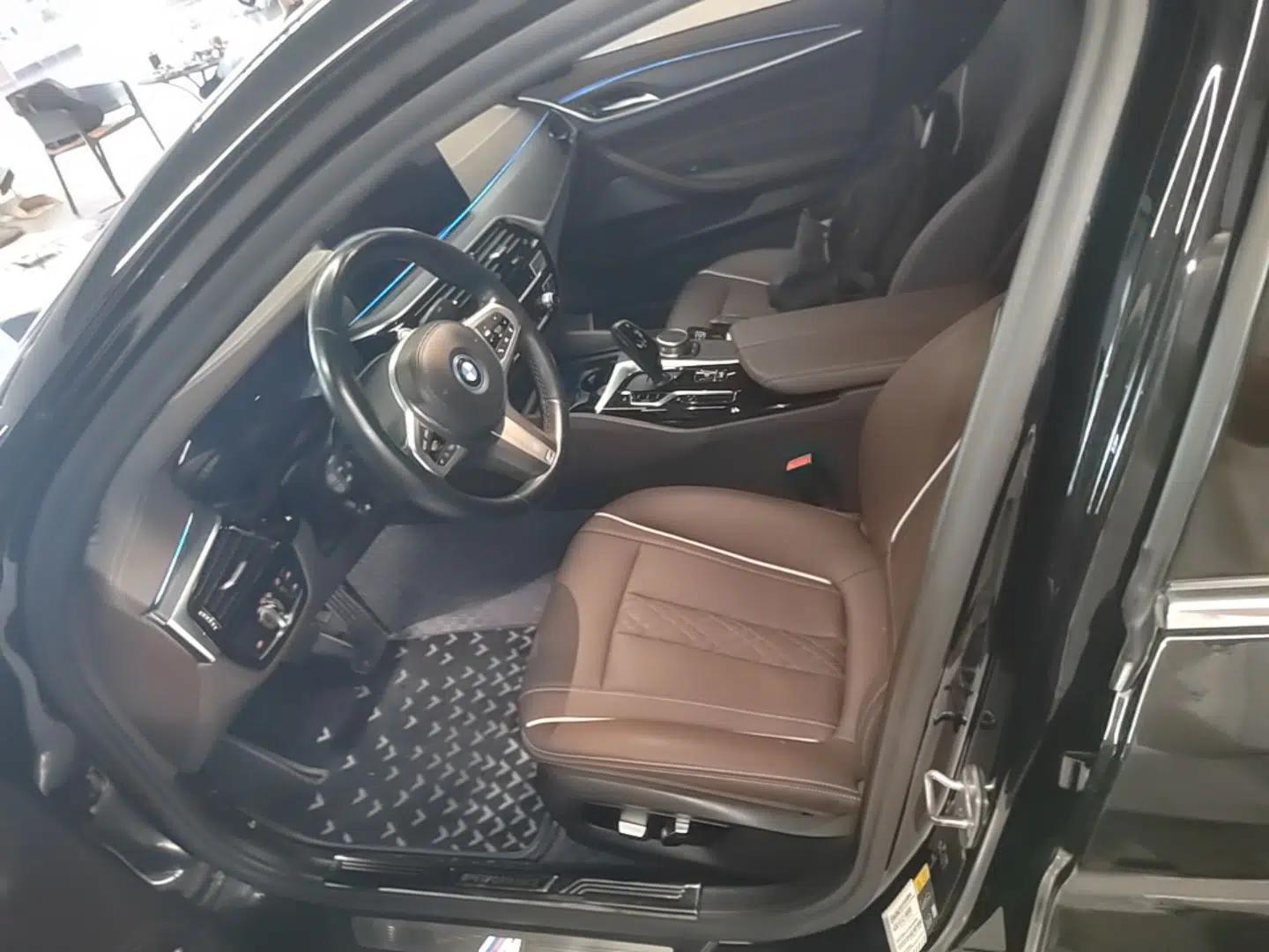 BMW 5 Series New Energy 2022 Restyled 535Le M Sport Package — миниатюра 22