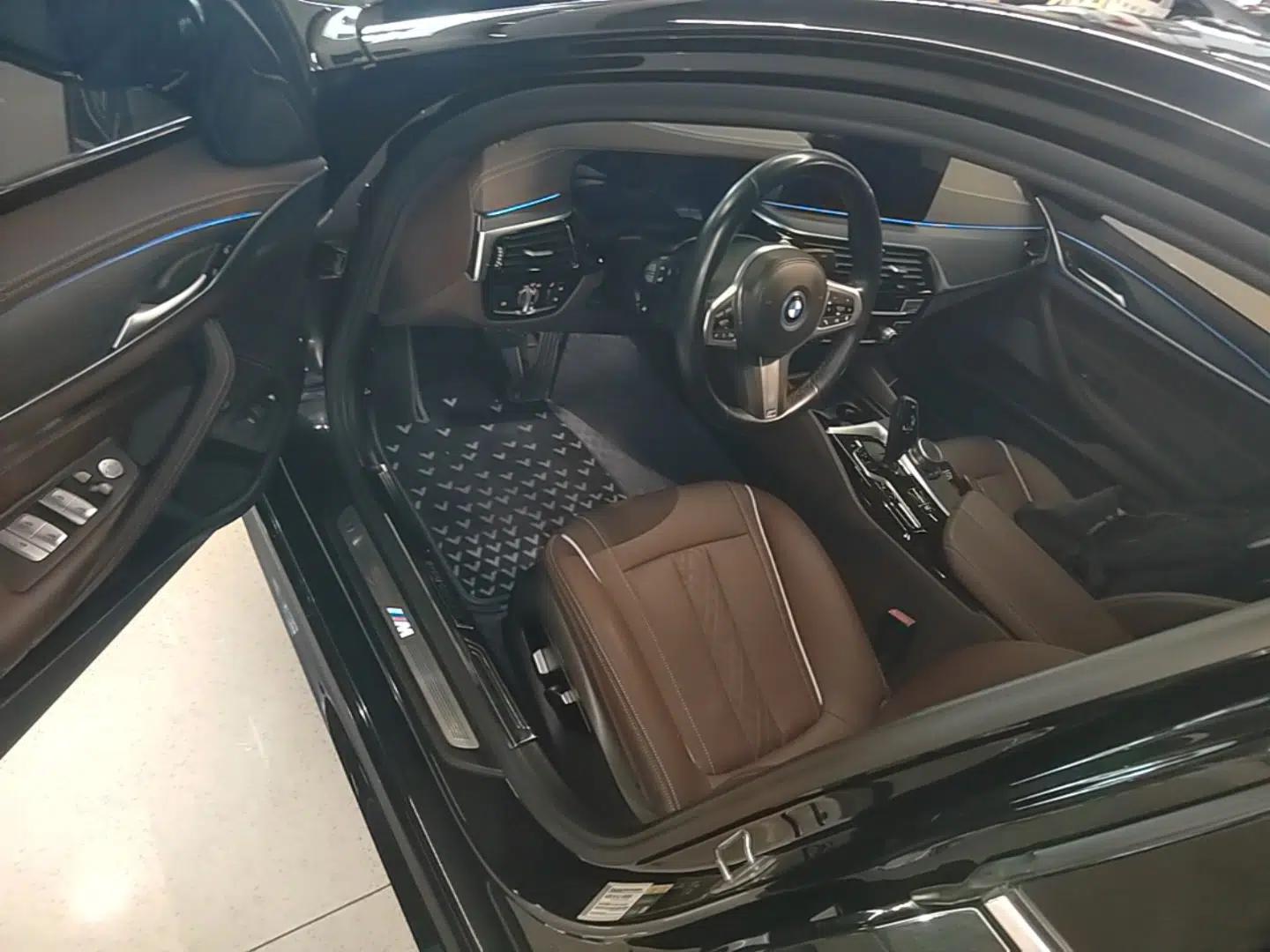 BMW 5 Series New Energy 2022 Restyled 535Le M Sport Package — миниатюра 23