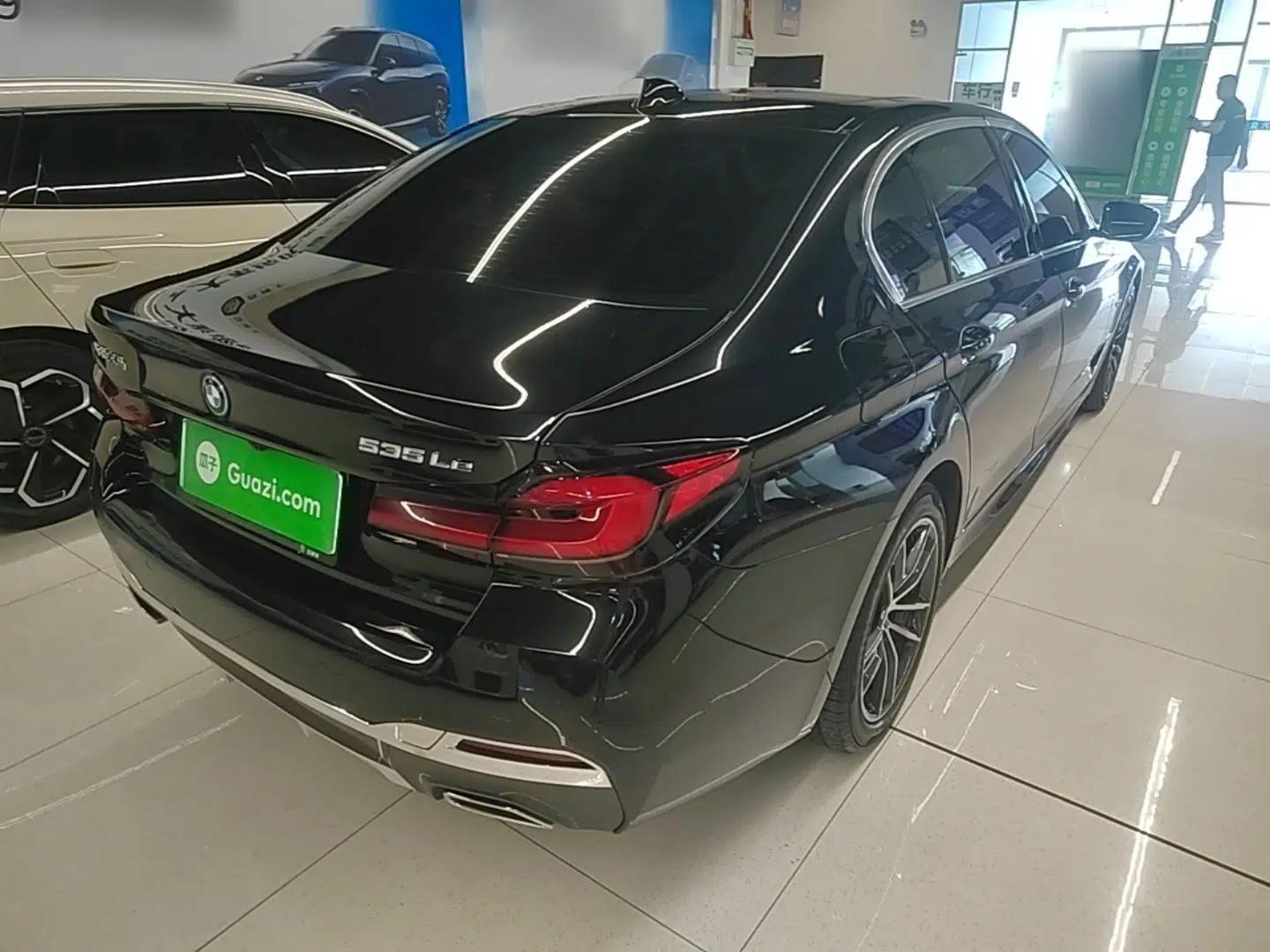 BMW 5 Series New Energy 2022 Restyled 535Le M Sport Package — миниатюра 6