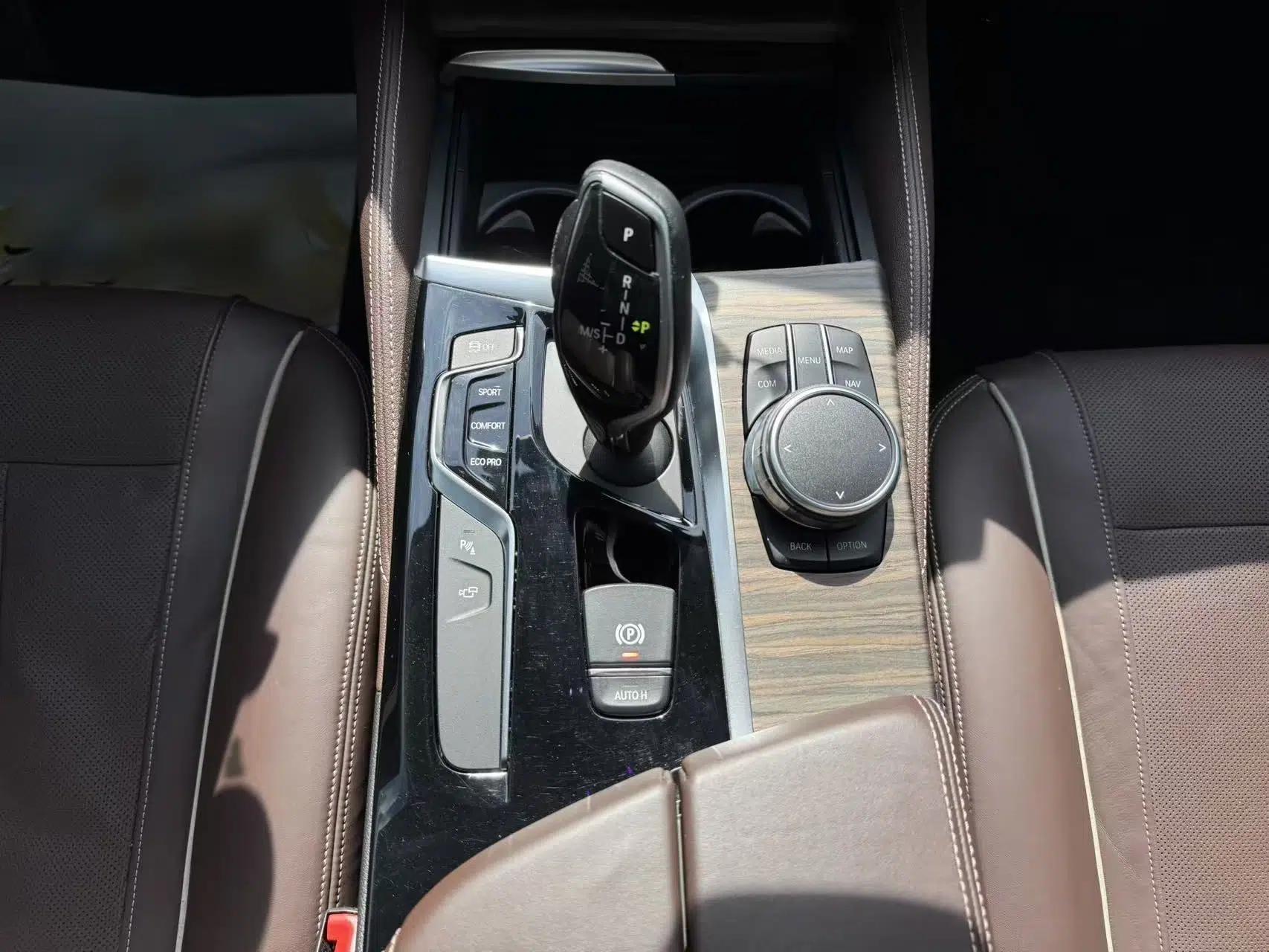 BMW 5 Series 2018 Facelifted 530Li Luxury Edition Premium Package — миниатюра 17