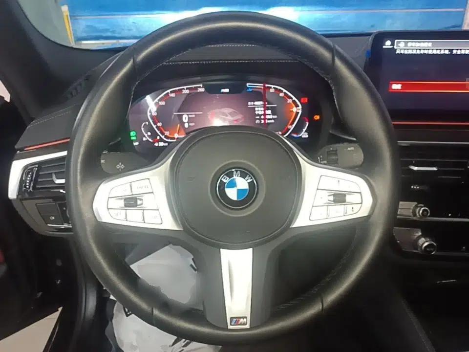 BMW 5 Series 2022 Second Facelift 525Li M Sport Package — миниатюра 13