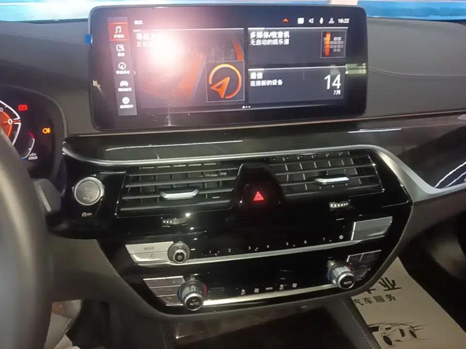 BMW 5 Series 2022 Second Facelift 525Li M Sport Package — миниатюра 15