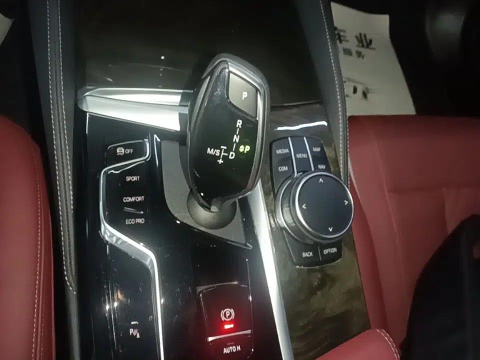BMW 5 Series 2022 Second Facelift 525Li M Sport Package — миниатюра 16