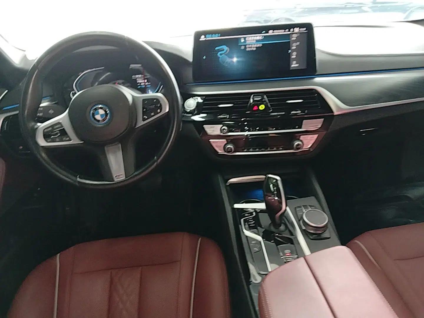 BMW 5 Series New Energy 2022 Restyled 535Le M Sport Package — миниатюра 12