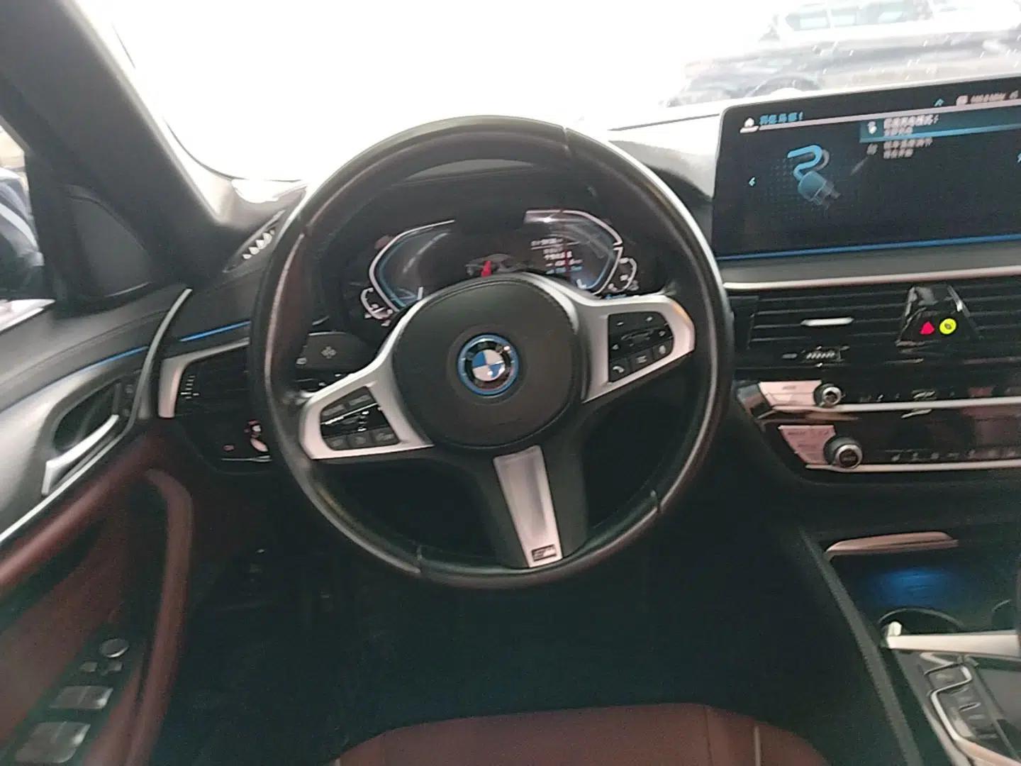 BMW 5 Series New Energy 2022 Restyled 535Le M Sport Package — миниатюра 13