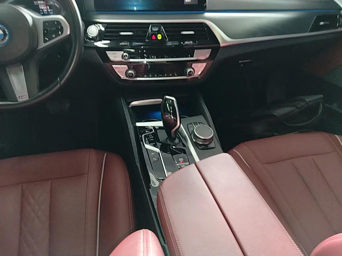 BMW 5 Series New Energy 2022 Restyled 535Le M Sport Package — миниатюра 16
